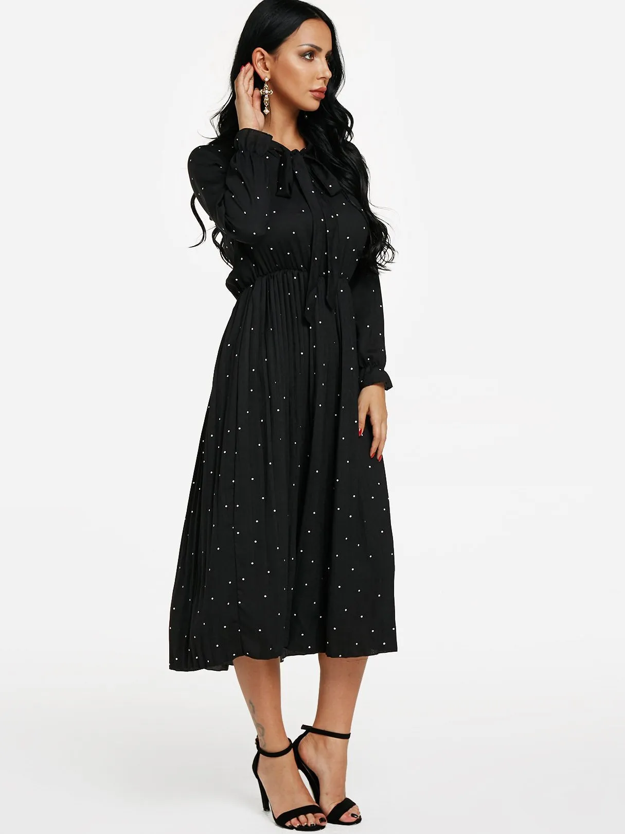 Wholesale Black Round Neck Long Sleeve Polka Dot Lace-Up Maxi Dress