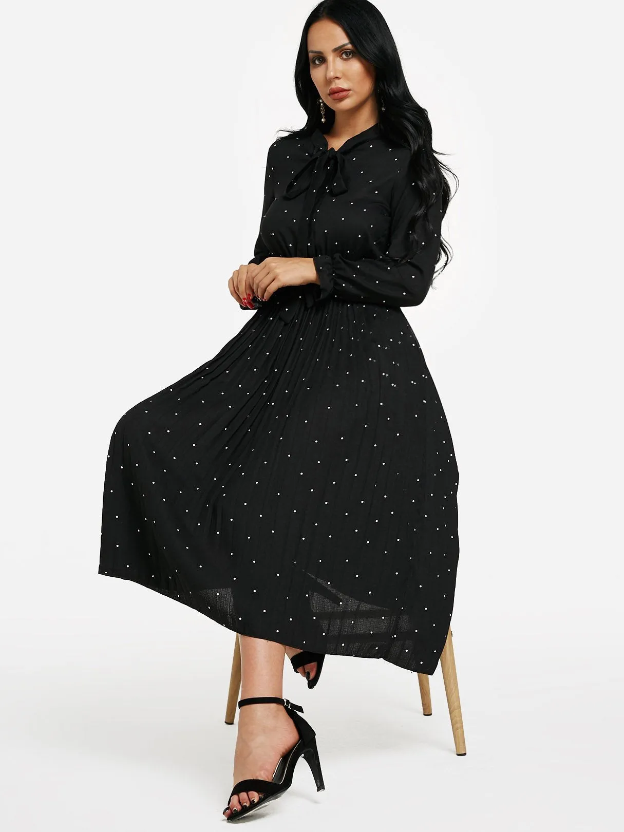 Wholesale Black Round Neck Long Sleeve Polka Dot Lace-Up Maxi Dress